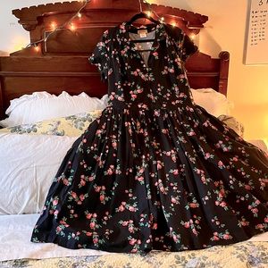 Bernie Dexter Kelly in Navy Roses